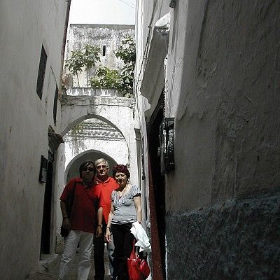 2008. Con el poeta y pintor Antonio Quintana y su pareja Christian en Tetuán